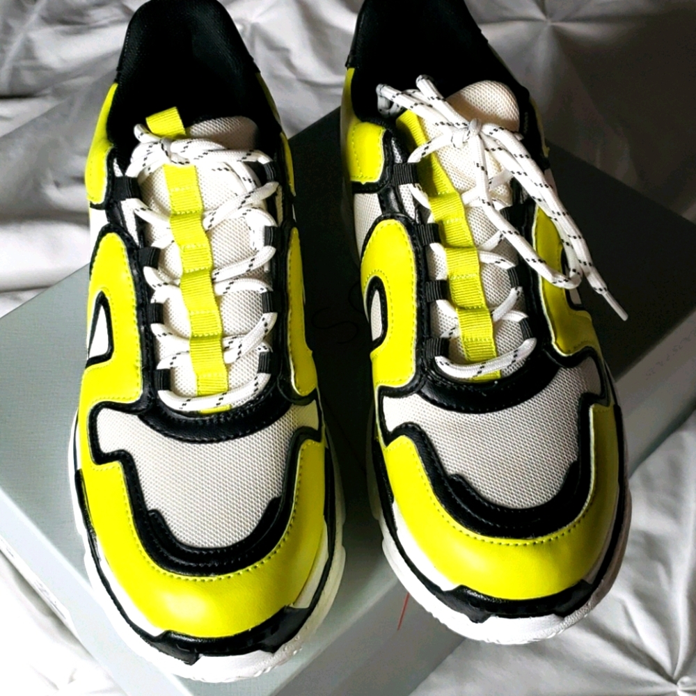 Casual shoes